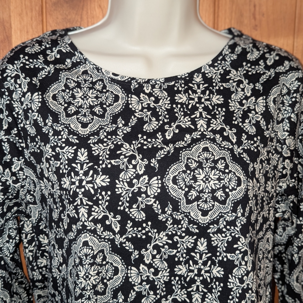 Croft & Barrow Floral Black‎ and White Tee - Picture 2 of 6
